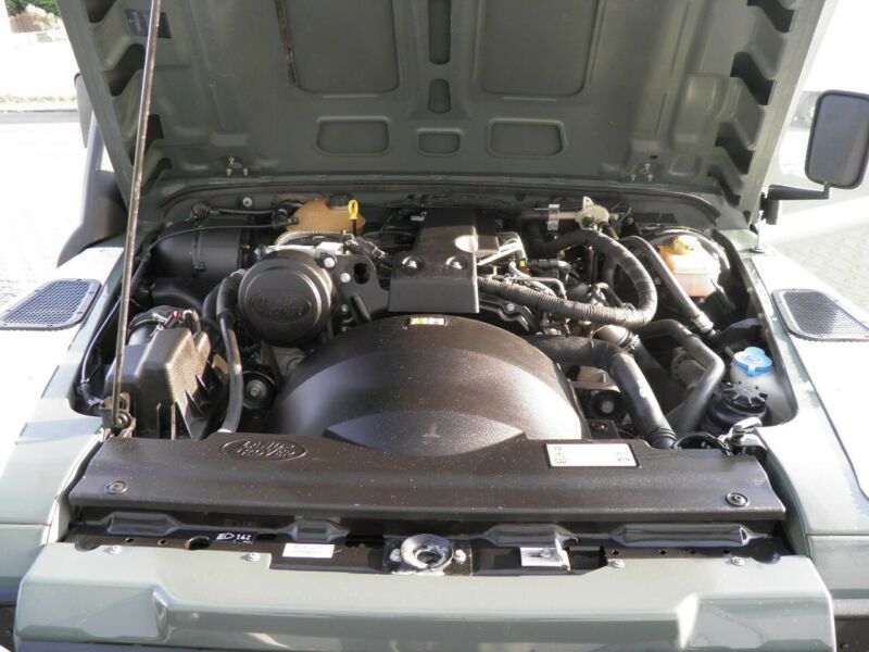 Land Rover Defender • 2010 • 93,000 km 15