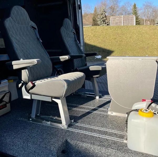 Mercedes-Benz Sprinter • 2019 • 89,900 km 10