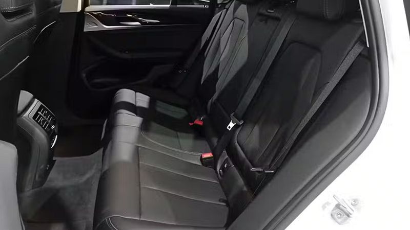 BMW X4 • 2023 • 27,599 km 11