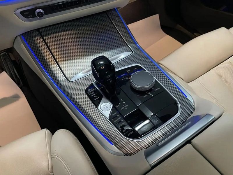 BMW X5 • 2021 • 73,000 km 4