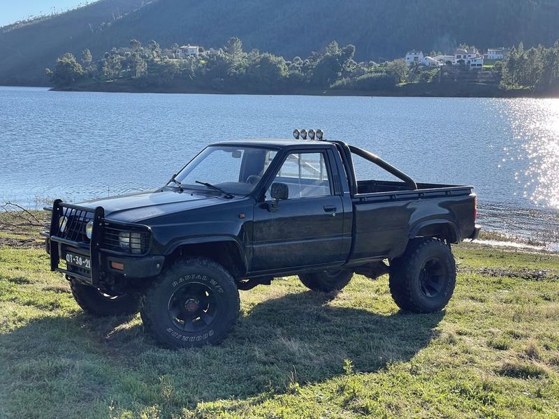 Toyota Hilux • 1990 • 179,999 km 1
