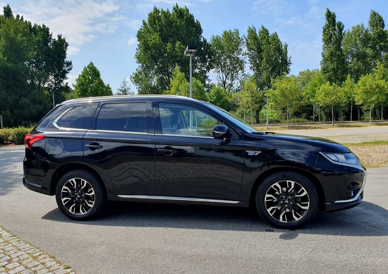 Mitsubishi Outlander • 2018 • 57,500 km 5