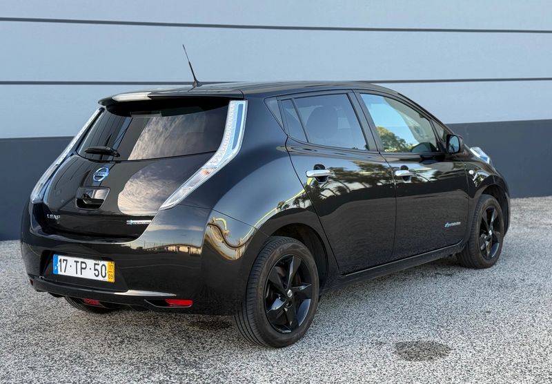 Nissan Leaf • 2017 • 60,000 km 5