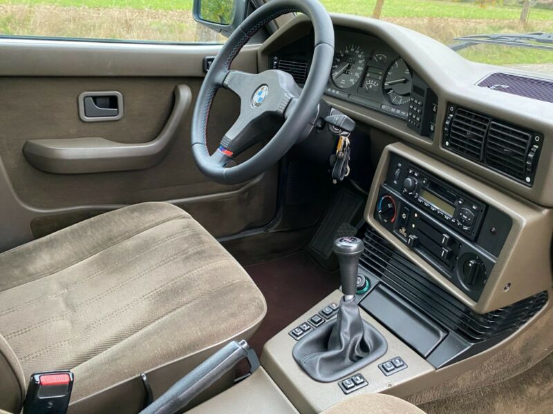 BMW 5 Series • 1986 • 116,470 km 14