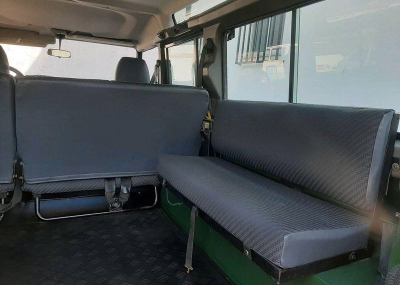 Land Rover Defender • 2000 • 299,999 km 8