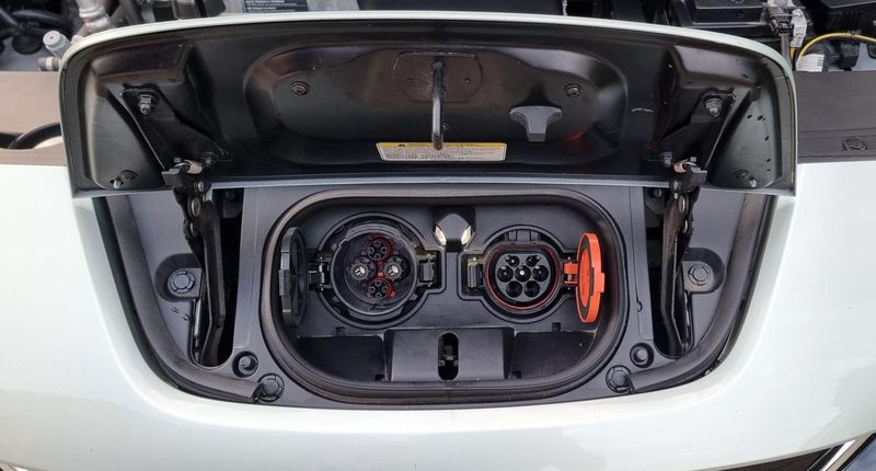 Nissan Leaf • 2018 • 62,500 km 4