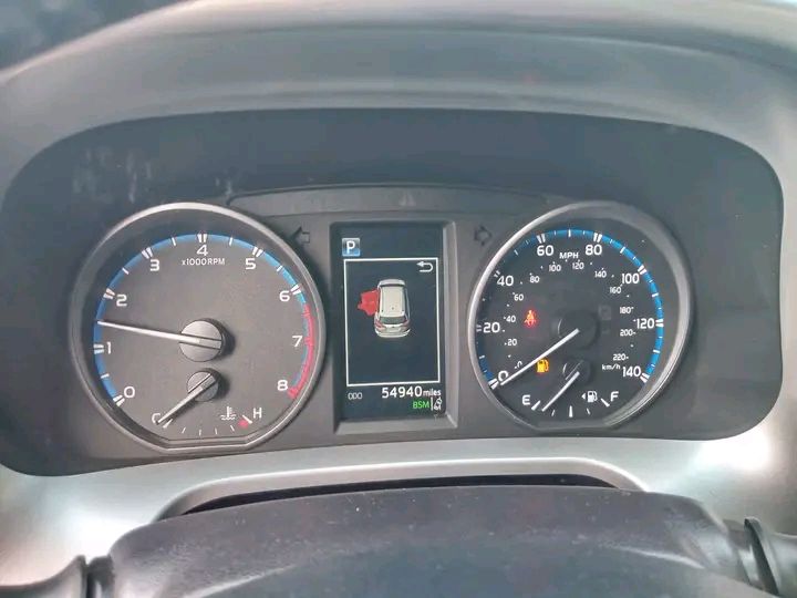 Toyota RAV4 • 2016 • 32 km 4