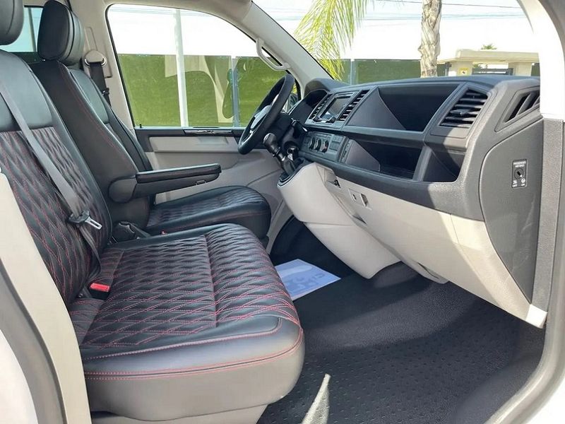 Volkswagen T5 Transporter Shuttle • 2018 • 214,000 km 2