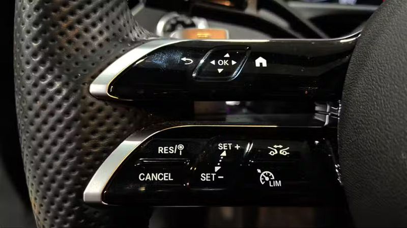 Mercedes-Benz E • 2024 • 55,299 km 9