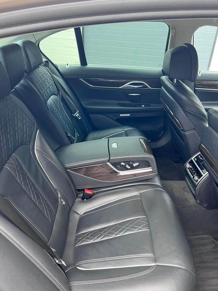 BMW 7 Series • 2019 • 80,000 km 4