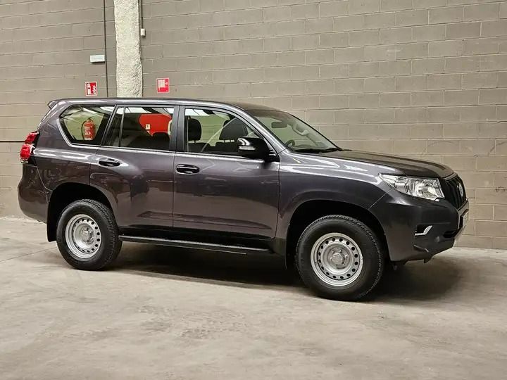 Toyota Land Cruiser • 2022 • 17,000 km 4