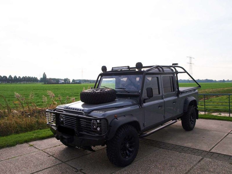 Land Rover Defender • 1999 • 250,700 km 8