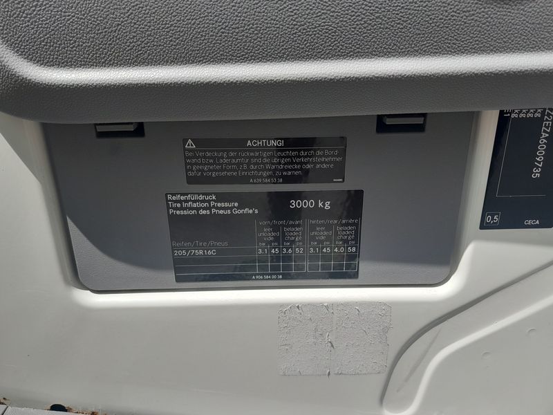 Volkswagen Crafter • 2010 • 272,000 km 10