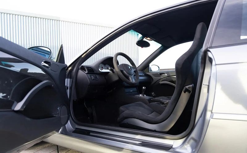 BMW M3 • 2003 • 118,000 km 13