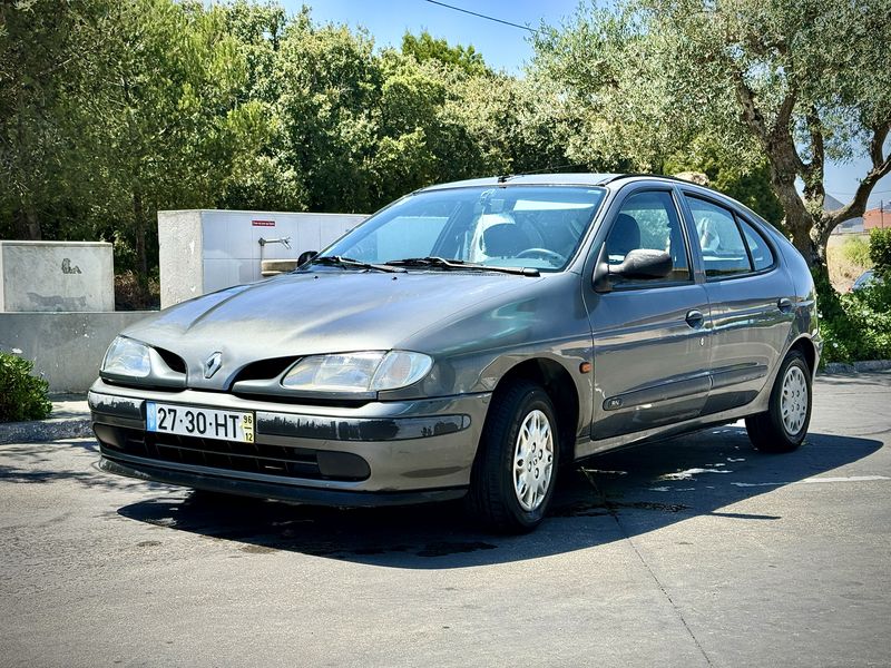 Renault Mégane • 1996 • 113,088 km 1