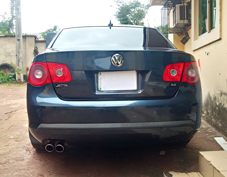 Volkswagen Jetta • 2006 • 16,800 km 3