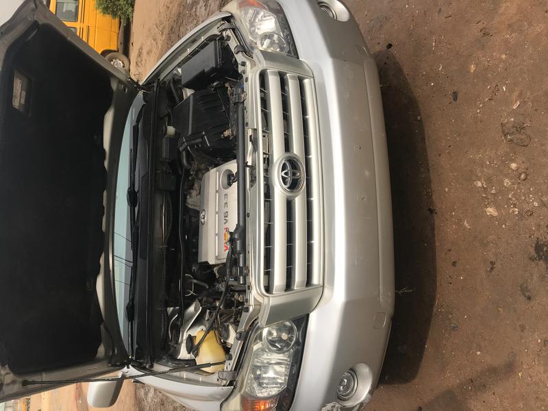 Toyota 4 Runner Limited • 2006 • 156,500 km 1