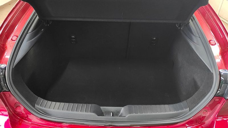 Mazda 3 • 2023 • 18,720 km 11