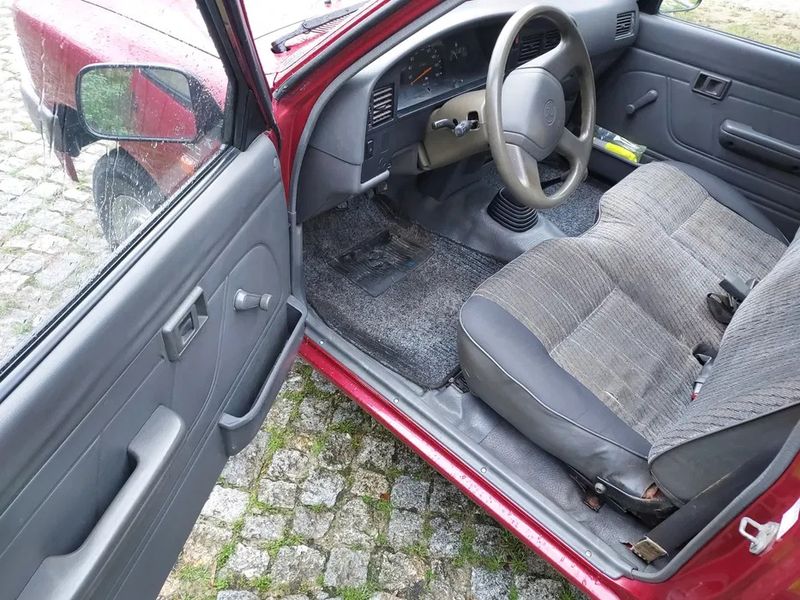 Toyota Hilux • 1997 • 90,000 km 3