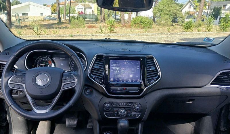 Jeep Cherokee • 2018 • 120,000 km 3