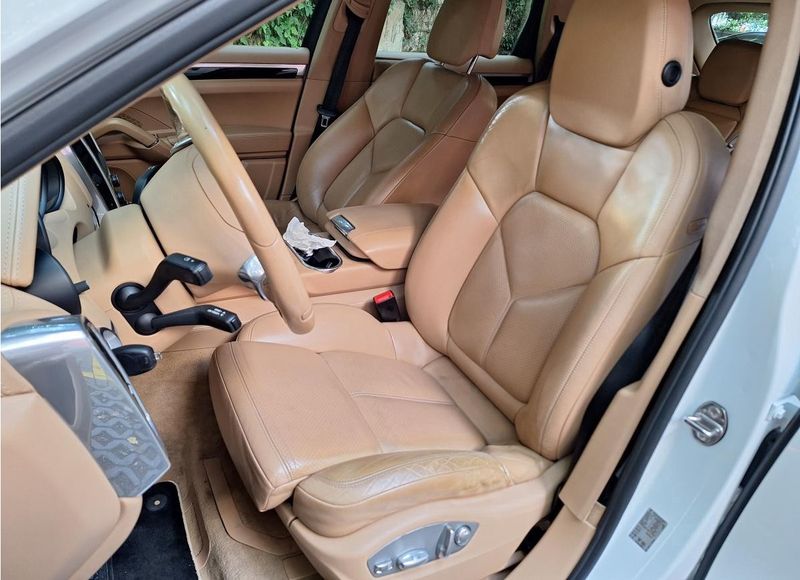 Porsche Cayenne • 2011 • 200,000 km 3