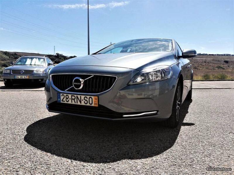Volvo V40 • 2016 • 12,000 km 1