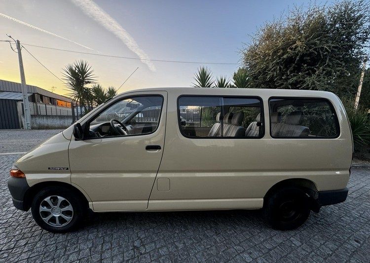 Toyota Hiace Van • 2001 • 449,999 km 1