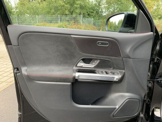 Mercedes-Benz GLC • 2022 • 18,000 km 10