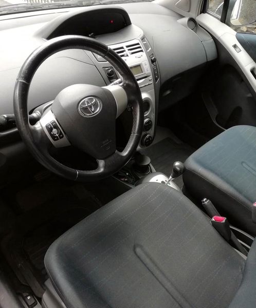 Toyota Yaris • 2007 • 139,999 km 6