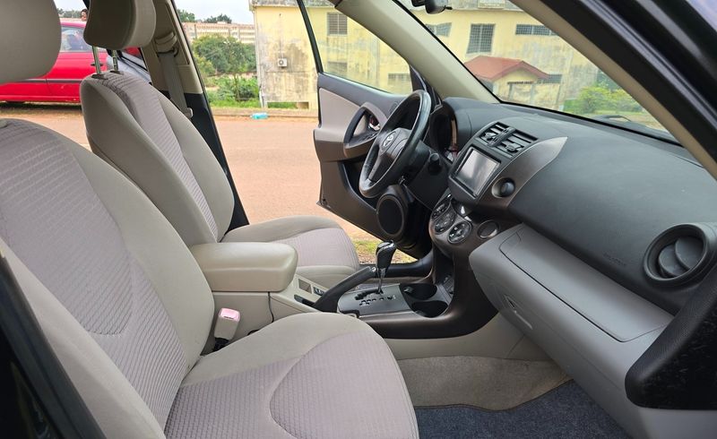 Toyota RAV4 • 2009 • 90,000 km 4