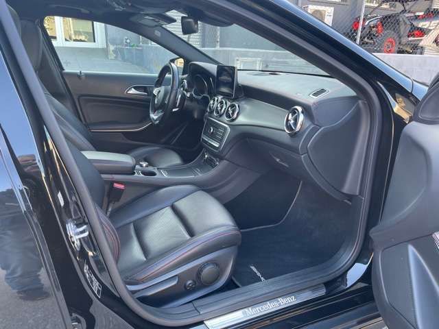 Mercedes-Benz GLA • 2019 • 43,000 km 6