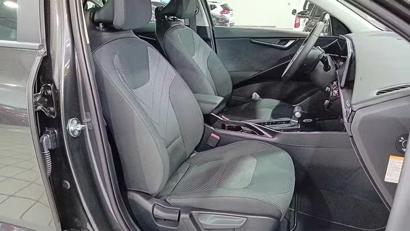 Kia Niro • 2025 • 469 km 3