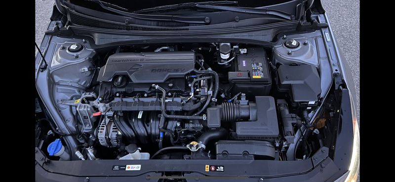 Hyundai Elantra • 2021 • 35,000 km 8