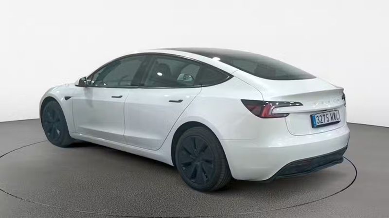 Tesla Model 3 • 2024 • 6,870 km 4