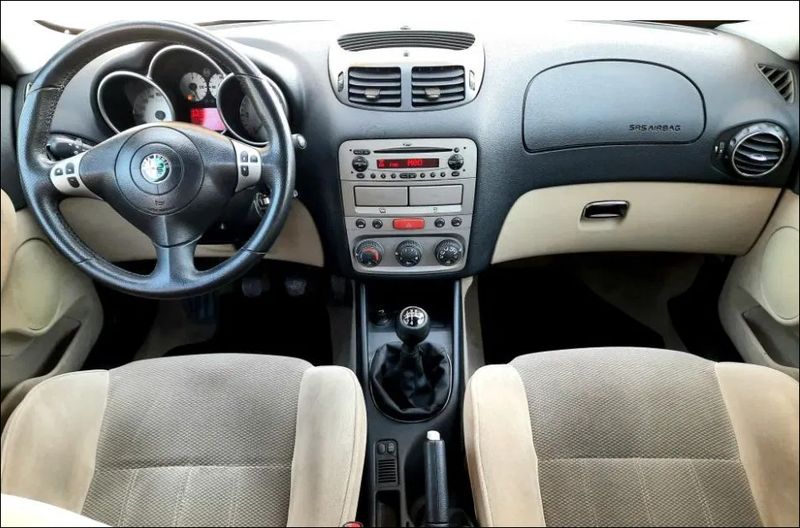 Alfa Romeo 145 • 2003 • 243,000 km 3
