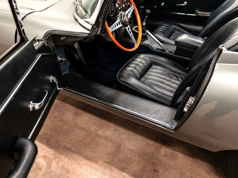 Jaguar E-PACE • 1967 • 42,690 km 13