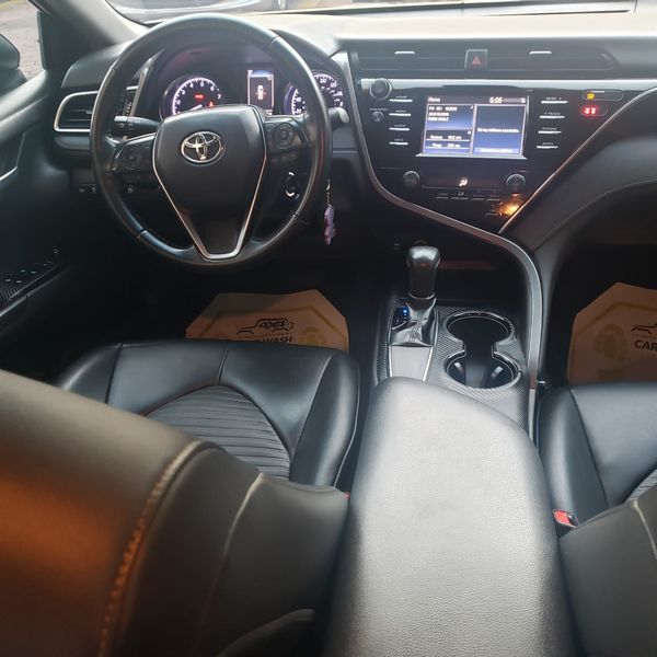 Toyota Camry • 2018 • 2 km 9