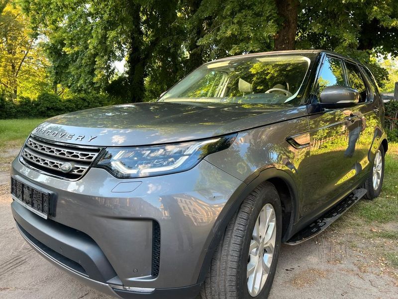 Land Rover Discovery • 2017 • 82,000 km 1