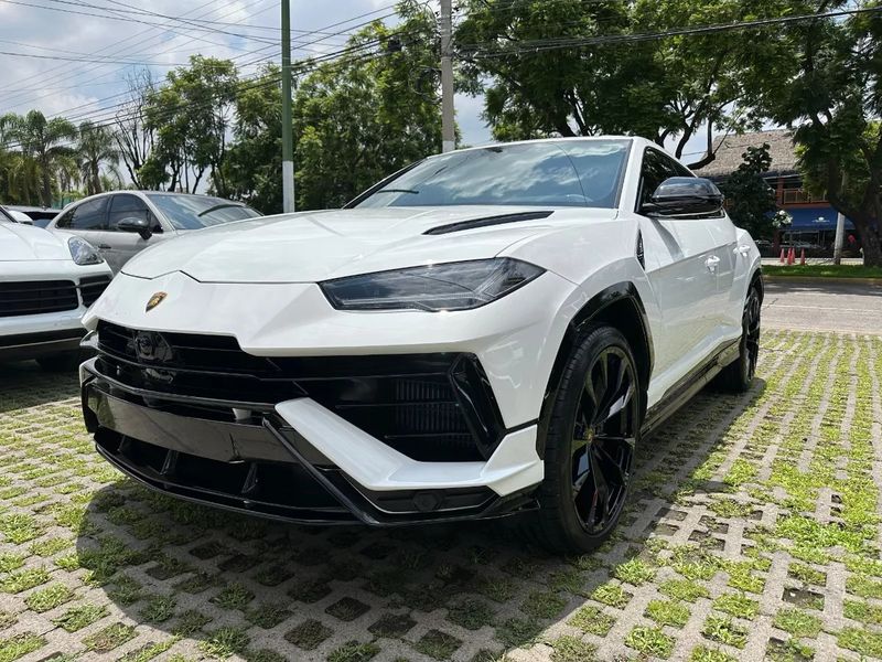 Lamborghini Urus • 2024 • 25,000 km 1