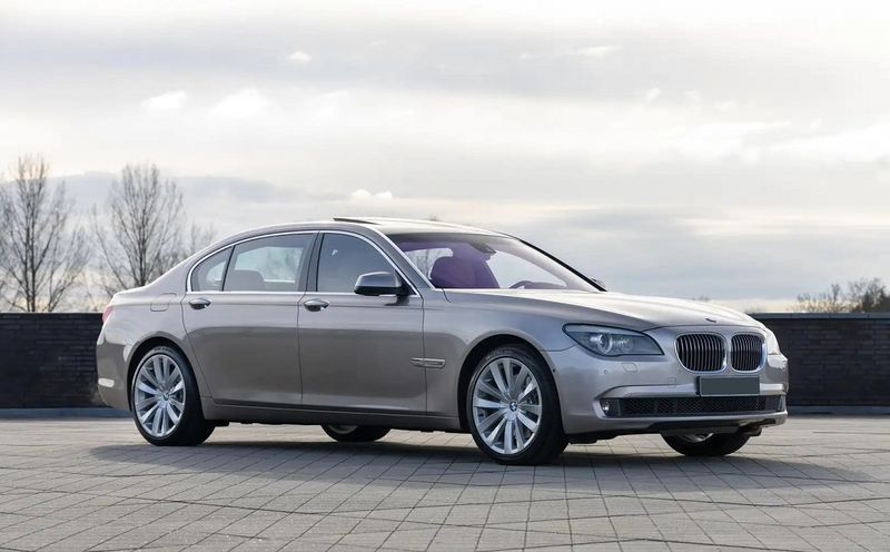 BMW 7 Series • 2009 • 182,000 km 7