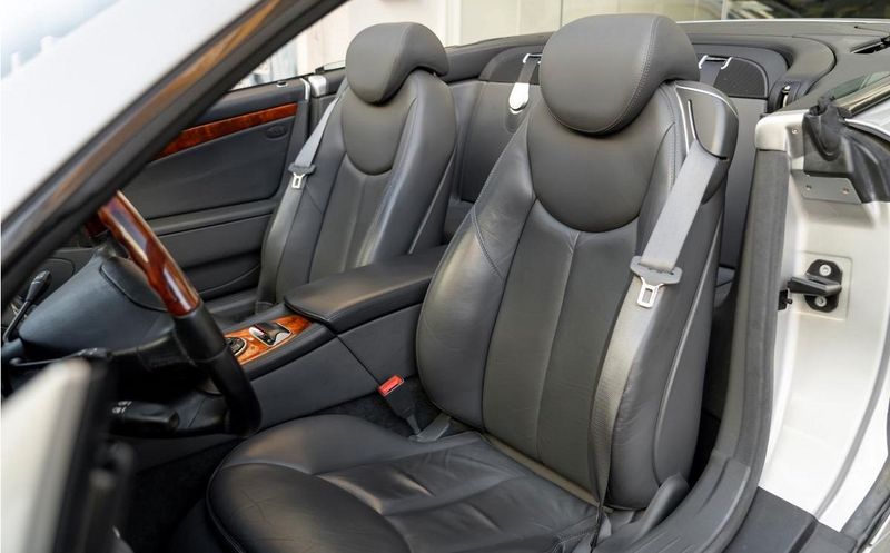 Mercedes-Benz SL • 2001 • 60,000 km 5