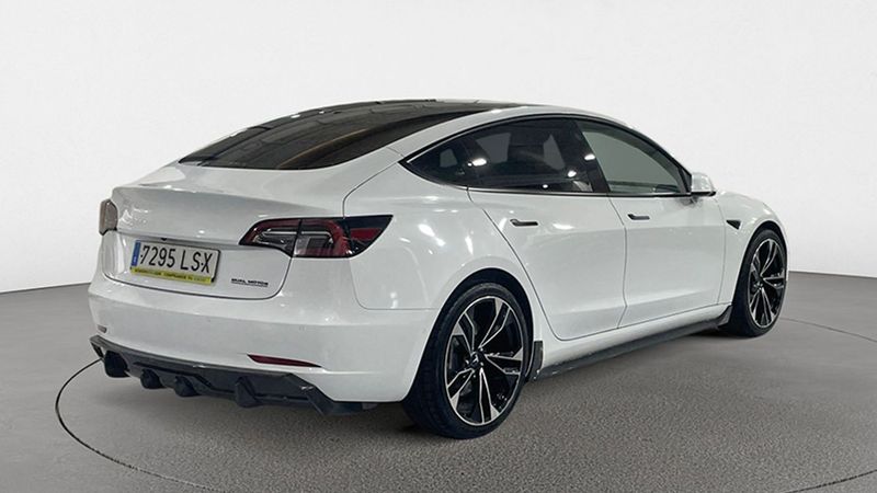 Tesla Model 3 • 2021 • 44,978 km 7