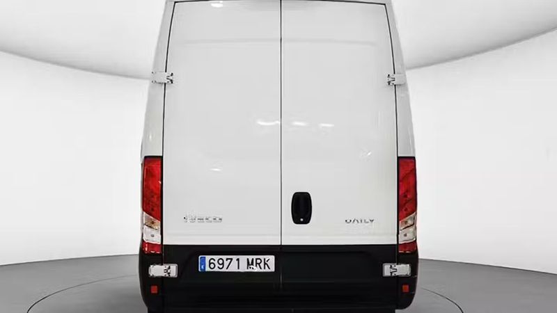 Mercedes-Benz Sprinter • 2024 • 42,261 km 11