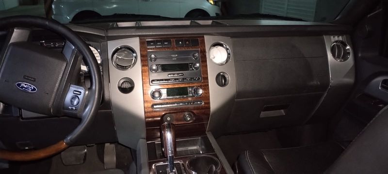 Ford Expedition • 2008 • 190,000 km 6