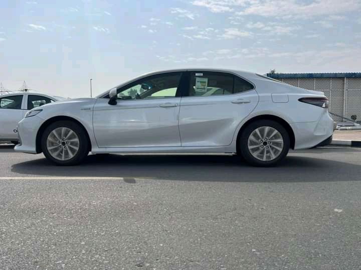 Toyota Camry Hybrid • 2021 • 10 km 3