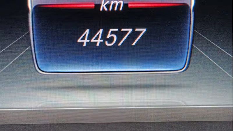 Mercedes-Benz E-Class • 2017 • 44,577 km 13