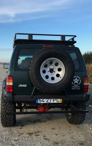 Jeep Cherokee • 2000 • 199,999 km 4