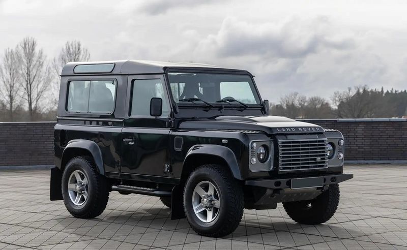 Land Rover Defender • 2012 • 83,000 km 11