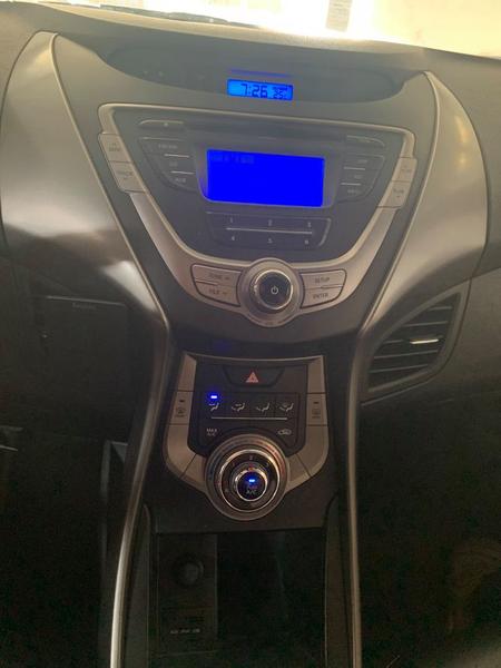 Hyundai Elantra • 2013 • 79,400 km 3