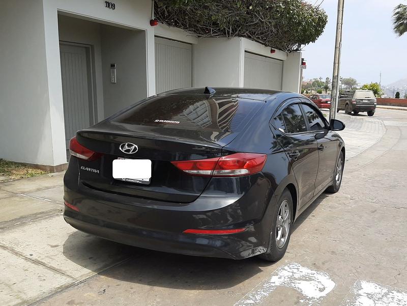 Hyundai Elantra • 2017 • 68,000 km 3